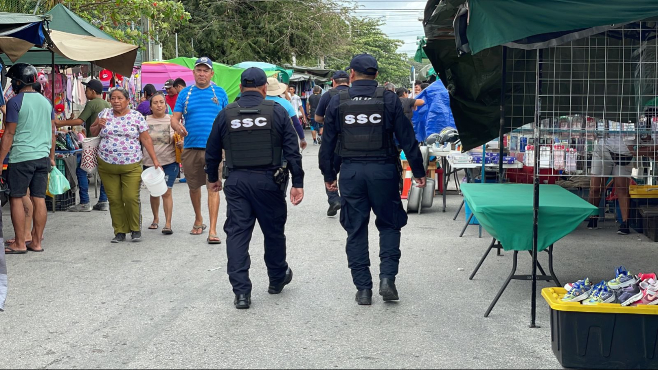 Policías de la SSC realizan recorrido de vigilancia en Cancún Policías de la SSC realizan recorrido de vigilancia en Cancún
