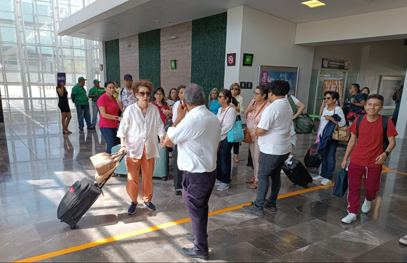 Aeropuerto de Campeche   ‘abarrotado' por dentistas    