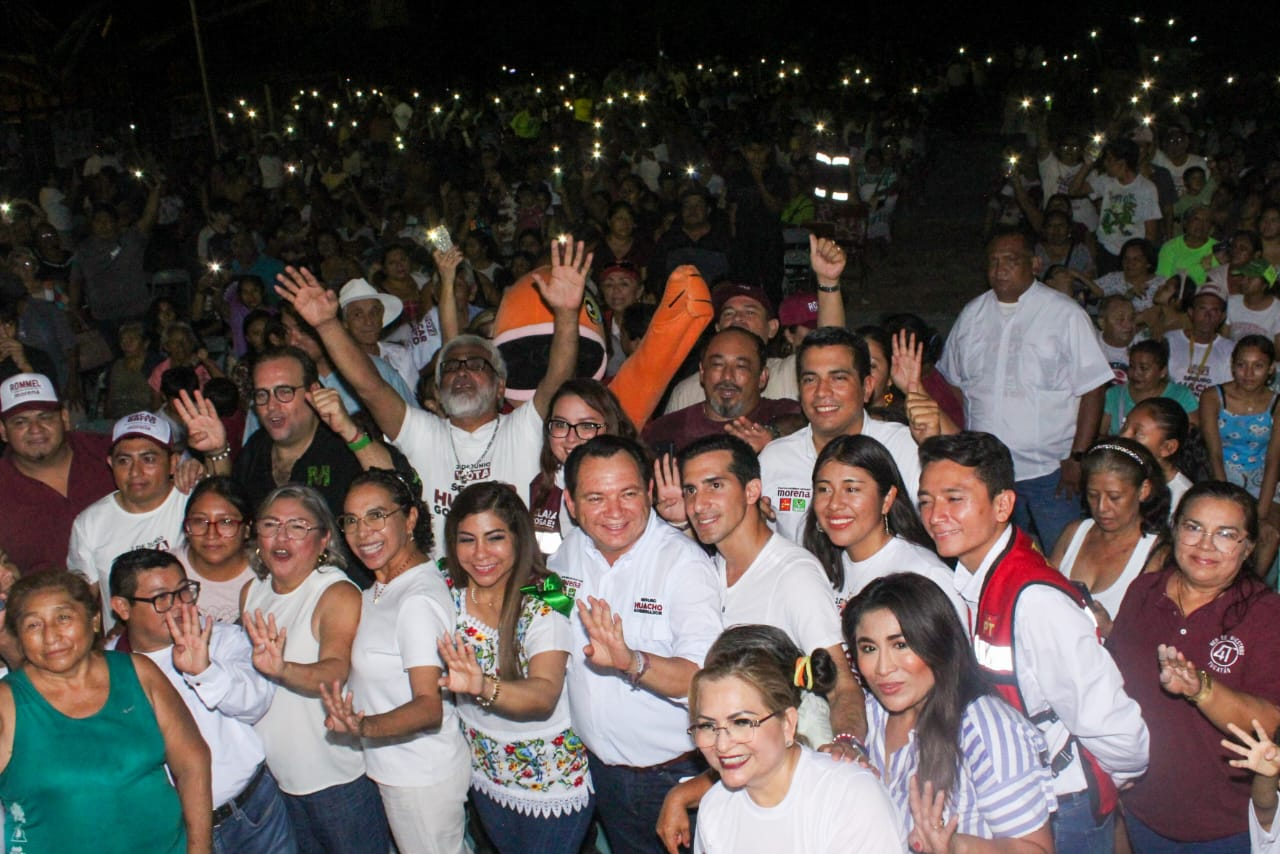 Joaquín Díaz Mena al cierre de su mitin en Mérida Joaquín Díaz Mena al cierre de su mitin en Mérida