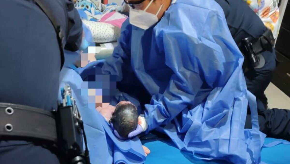 La mujer dio a luz a una bebé en buen estado de salud La mujer dio a luz a una bebé en buen estado de salud