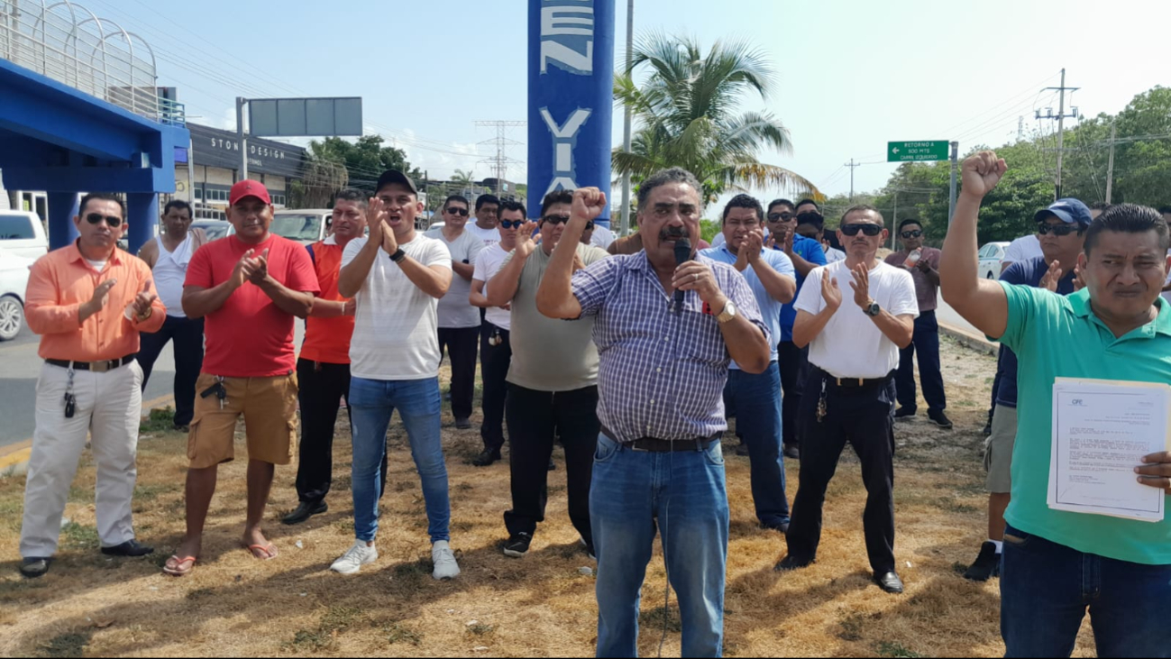 Son principalmente hombres quienes acompañan al regidor Son principalmente hombres quienes acompañan al regidor