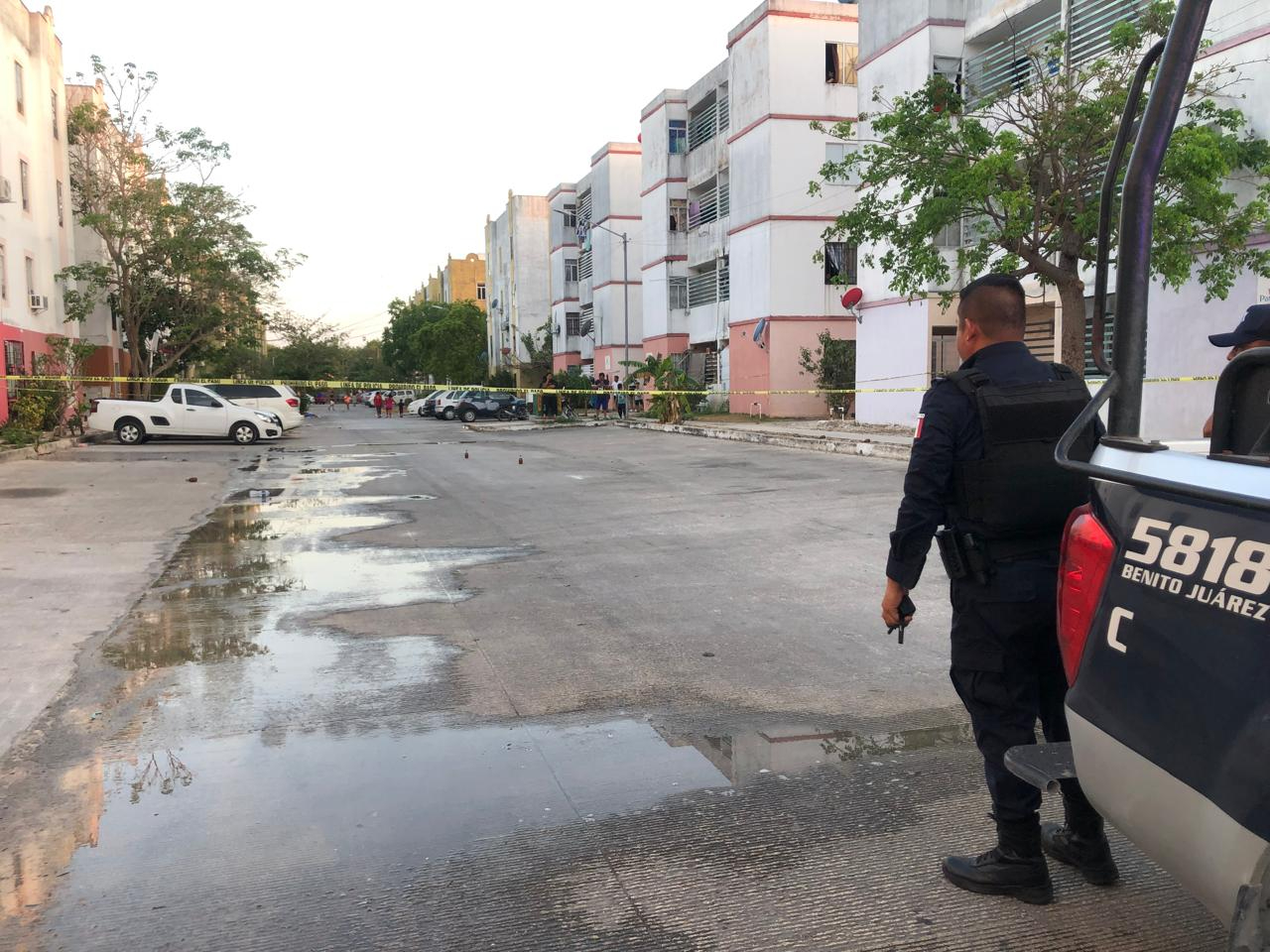 Elementos policiacos custodian la zona en Cancún Elementos policiacos custodian la zona en Cancún