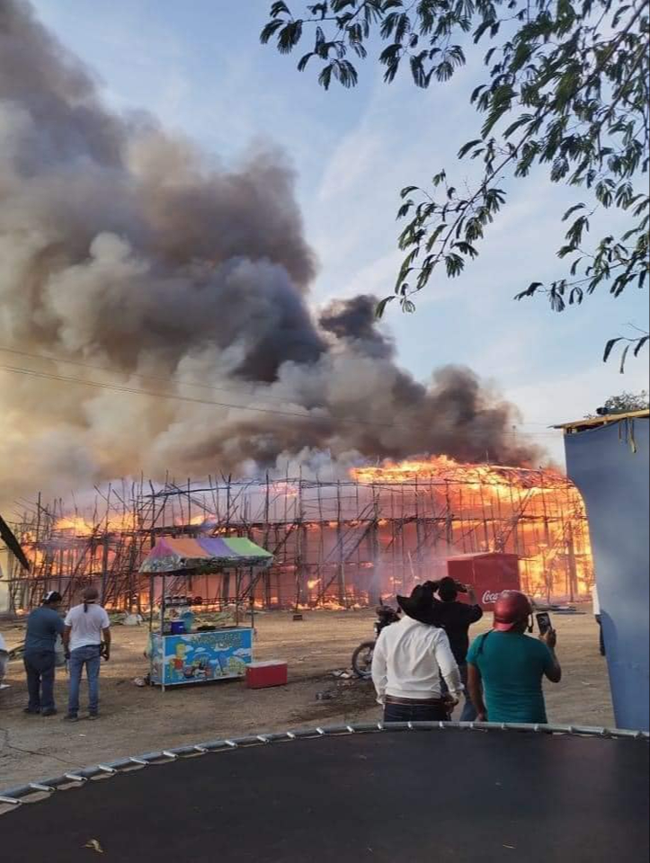 En Panabá, un volador causó el incendio del coso taurino En Panabá, un volador causó el incendio del coso taurino