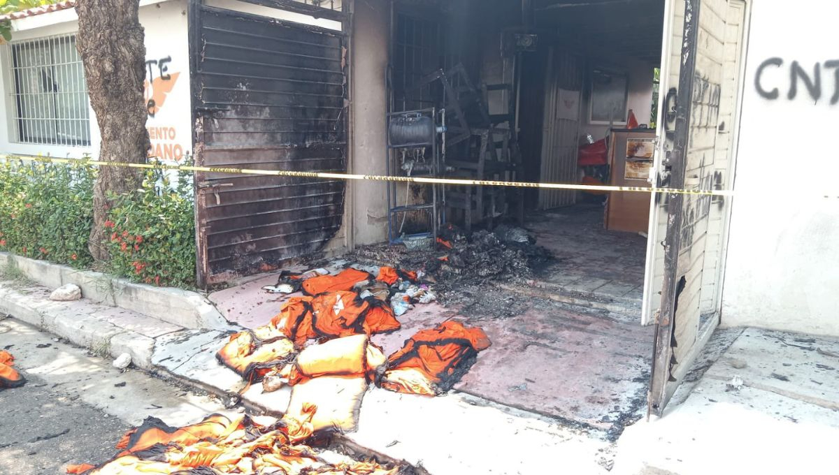 Este miércoles maestros de la CNTE vandalizaron y quemaron oficinas de partidos políticos en Chiapas Este miércoles maestros de la CNTE vandalizaron y quemaron oficinas de partidos políticos en Chiapas