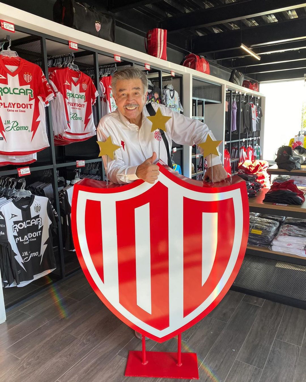 Jorge Ortiz de Pinedo es fiel fanático de los Rayos del Necaxa Jorge Ortiz de Pinedo es fiel fanático de los Rayos del Necaxa