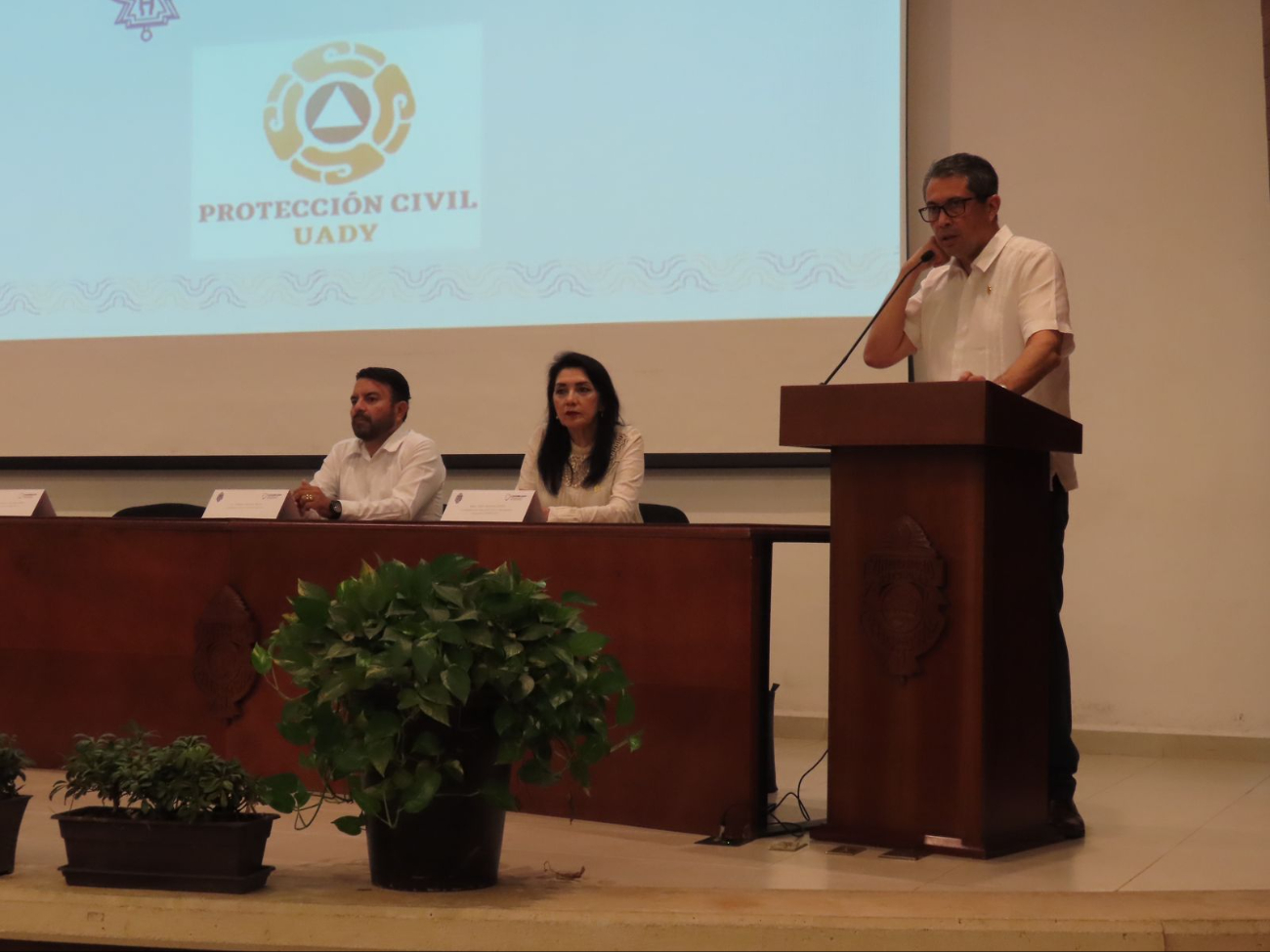 La UADY recomendó mantenerse informado sobre la Temporada de Huracanes La UADY recomendó mantenerse informado sobre la Temporada de Huracanes