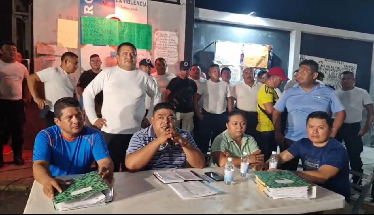 Policías de Campeche y cesados piden respaldo de la ciudadanía Policías de Campeche y cesados piden respaldo de la ciudadanía