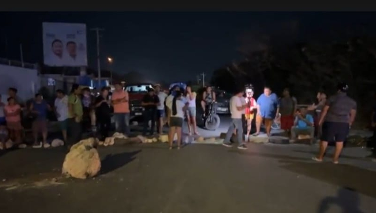 Vecinos de varios fraccionamientos de Kanasín se reunieron para protestar