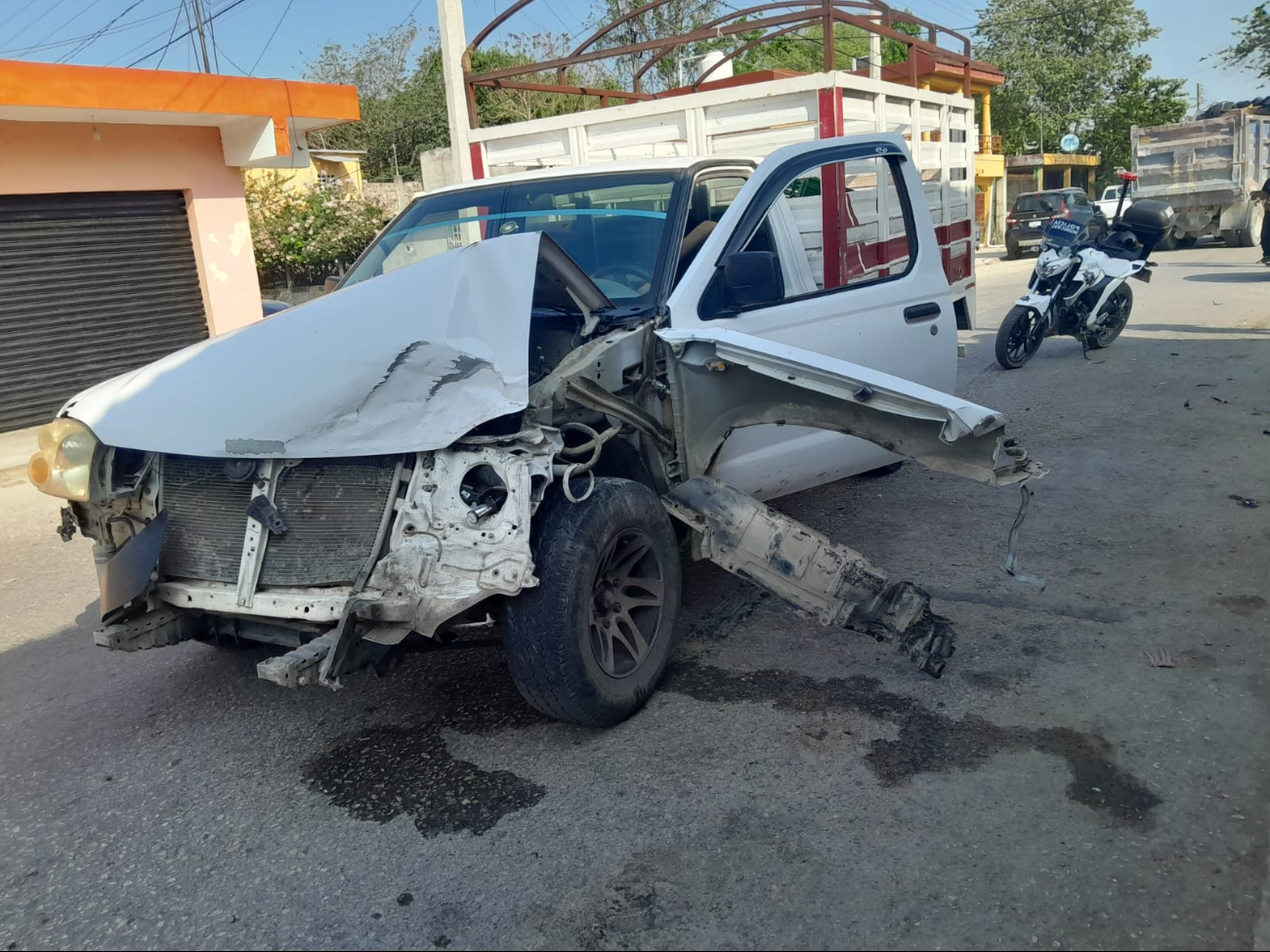 Camionetas chocaron Camionetas chocaron