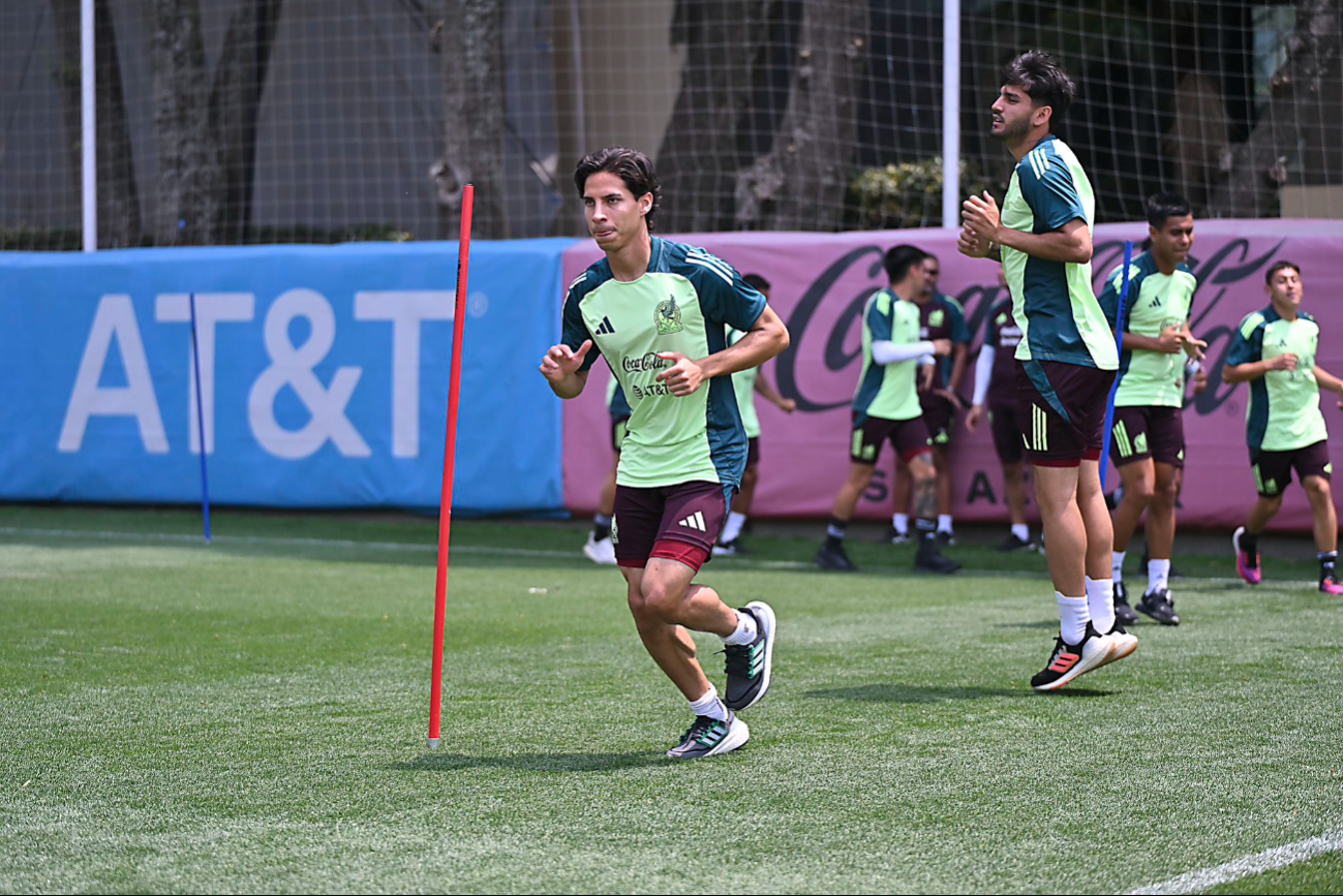 Diego Lainez en los entrenamientos de la Selección Mexicana Diego Lainez en los entrenamientos de la Selección Mexicana
