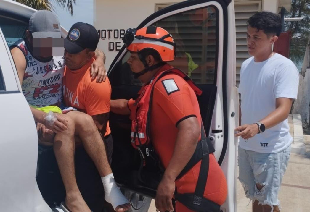 El pescador lesionado fue enviado a un hospital en Mérida El pescador lesionado fue enviado a un hospital en Mérida