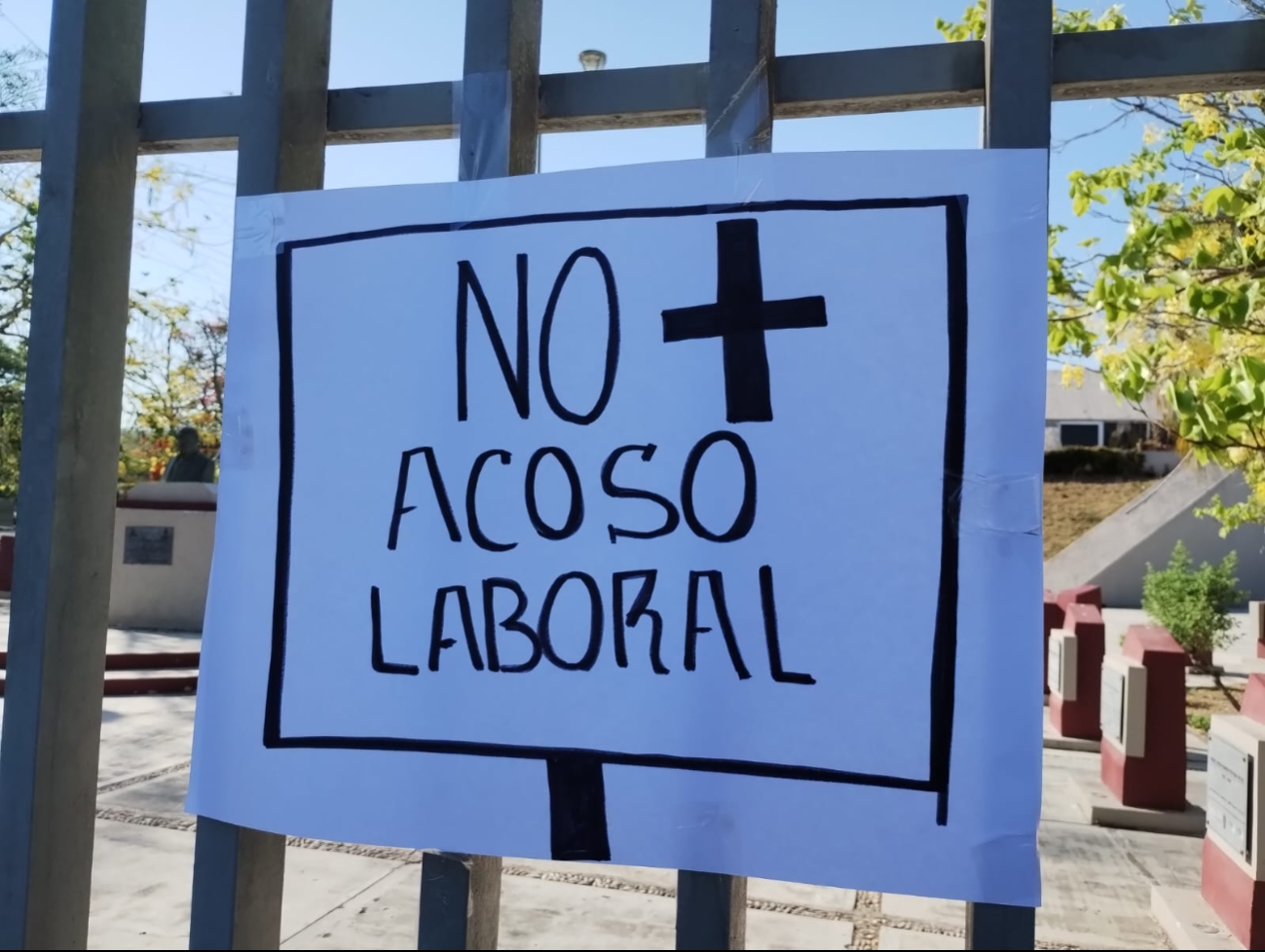 Acusan sufrir de acoso laboral