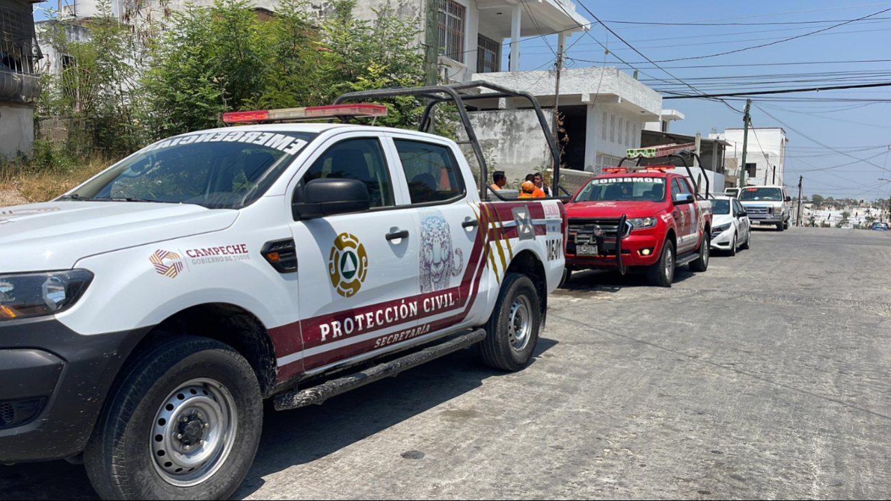 Al lugar llegaron bomberos de Protección Civil Al lugar llegaron bomberos de Protección Civil