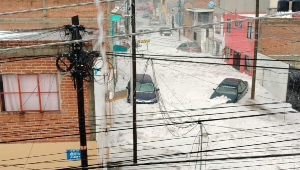 Así luce la calle Benito Juárez en Puebla, a causa de la caída de granizo Así luce la calle Benito Juárez en Puebla, a causa de la caída de granizo