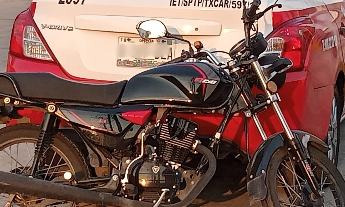 Motociclista termina lesionada al ser impactada por un coche en Ciudad del Carmen