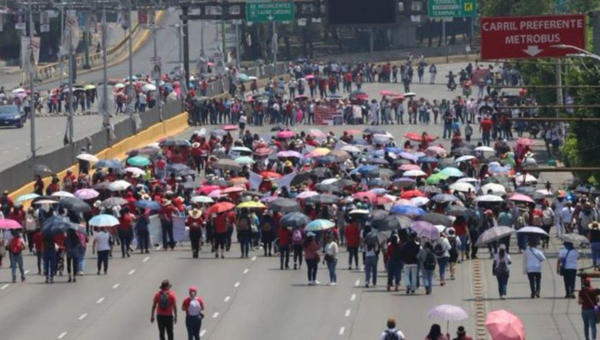 Este viernes 24 de mayo, los maestros de la CNTE bloqueros los accesos al aeropuerto capitalino