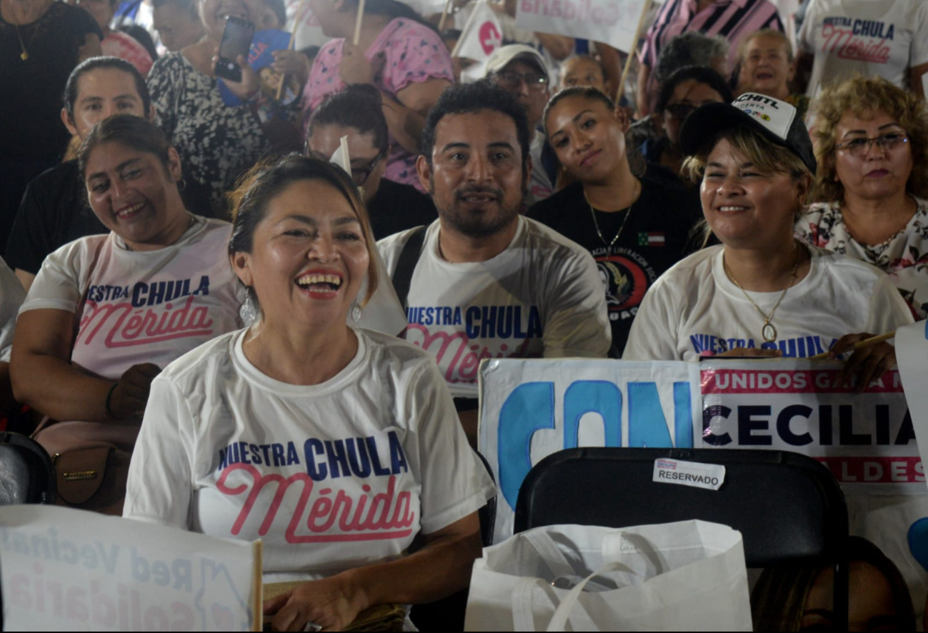Simpatizantes de Cecilia Patrón en Mérida Simpatizantes de Cecilia Patrón en Mérida