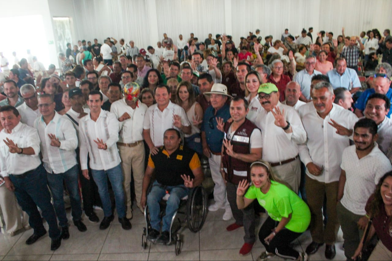 Atletas, exatletas, entrenadores y directivos de distintas disciplinas recibieron al candidato Atletas, exatletas, entrenadores y directivos de distintas disciplinas recibieron al candidato