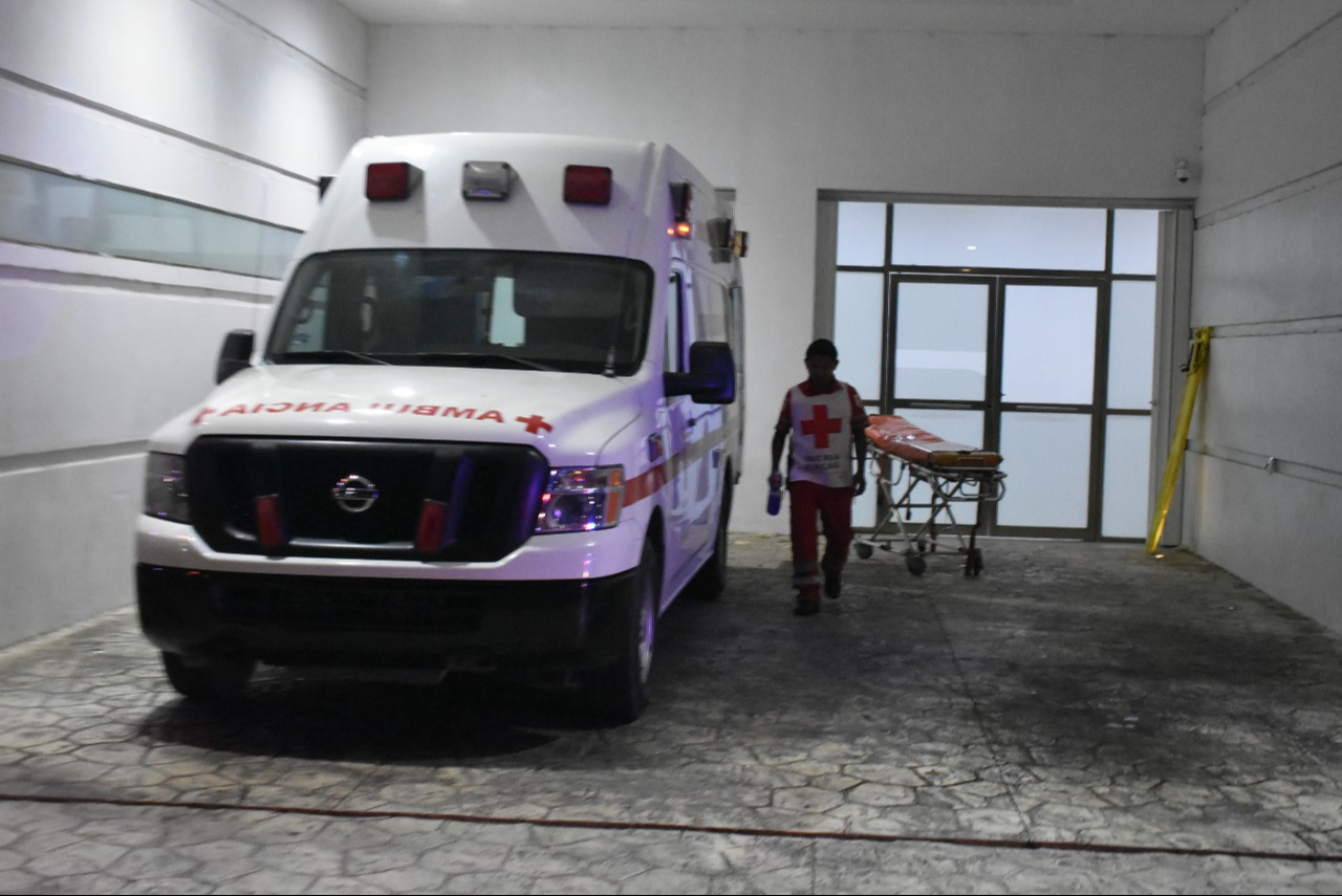 Balean a un hombre en la carretera libre Gas Auto