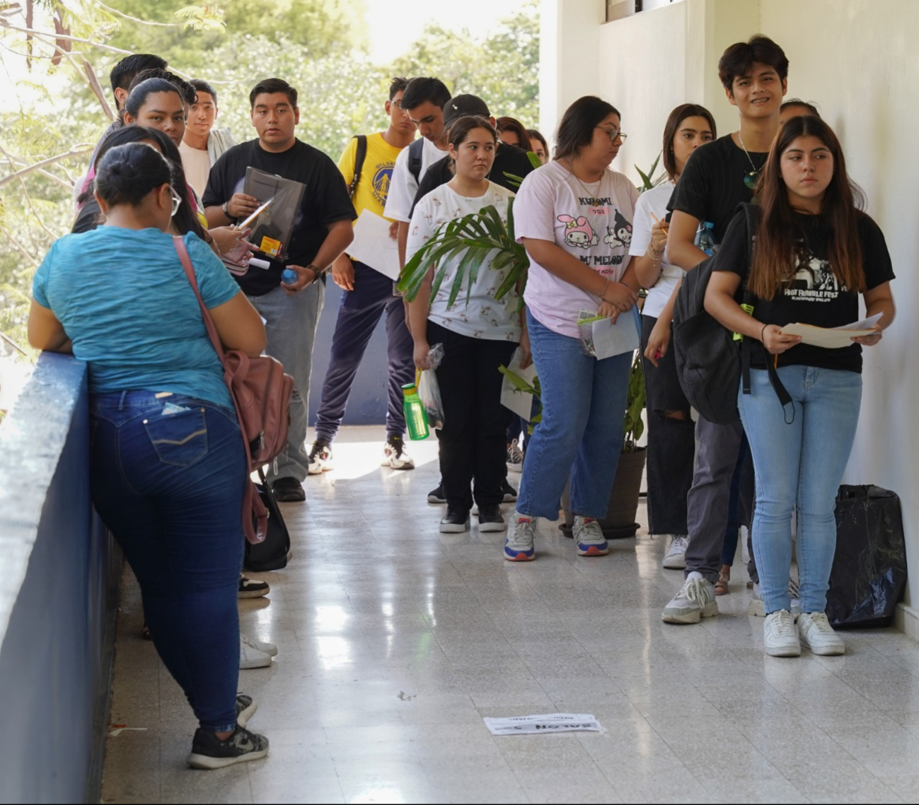 Estudiantes buscan su ingreso a bachillerato y licenciaturas de la UAC Estudiantes buscan su ingreso a bachillerato y licenciaturas de la UAC