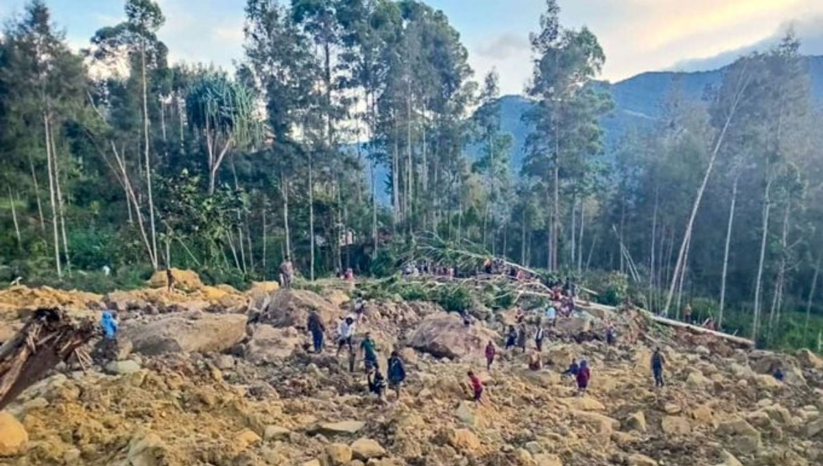 Una avalancha de tierra en Papúa Nueva Guinea enterró al menos a 300 personas Una avalancha de tierra en Papúa Nueva Guinea enterró al menos a 300 personas