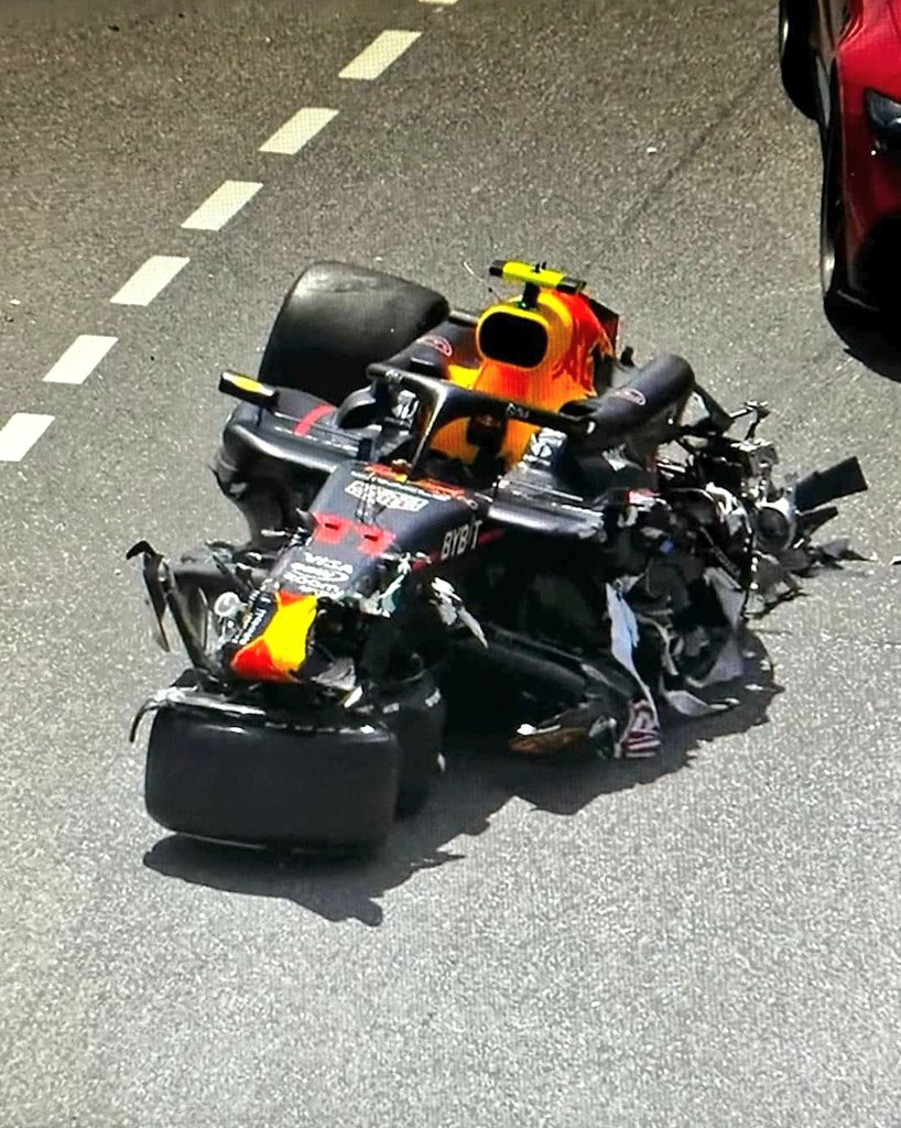 Checo Pérez quedó fuera de la competencia Checo Pérez quedó fuera de la competencia