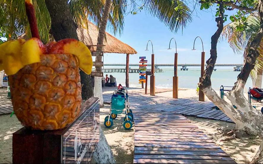 Ciudad del Carmen tiene una extensión de 153 kms2 Ciudad del Carmen tiene una extensión de 153 kms2