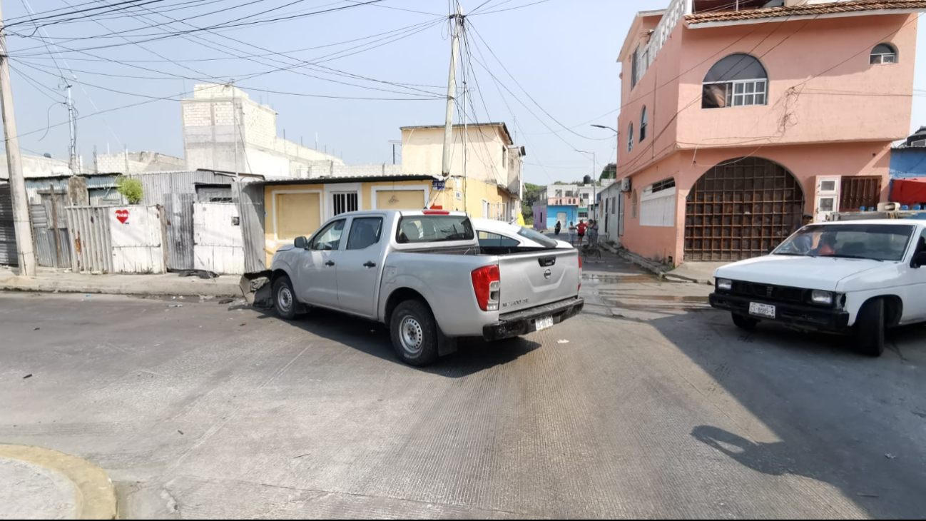 Daños materiales cuantiosos y una menor en crisis nerviosa fue el saldo de una aparatosa colisión Daños materiales cuantiosos y una menor en crisis nerviosa fue el saldo de una aparatosa colisión