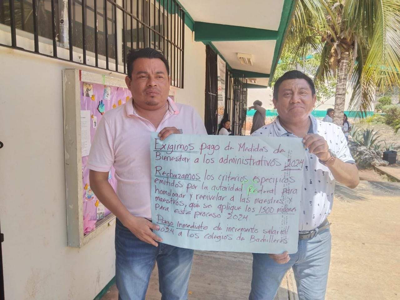 En Campeche el Colegio de Bachilleres cuenta con 20 planteles y 17 centros EMSAD En Campeche el Colegio de Bachilleres cuenta con 20 planteles y 17 centros EMSAD