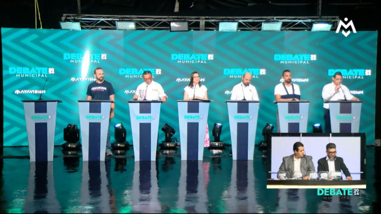En el tema de Movilidad, Moguel Coyoc dijo que recuperaría el Transporte Urbano Municipal, además de crear rutas nocturnas para los estudiantes En el tema de Movilidad, Moguel Coyoc dijo que recuperaría el Transporte Urbano Municipal, además de crear rutas nocturnas para los estudiantes