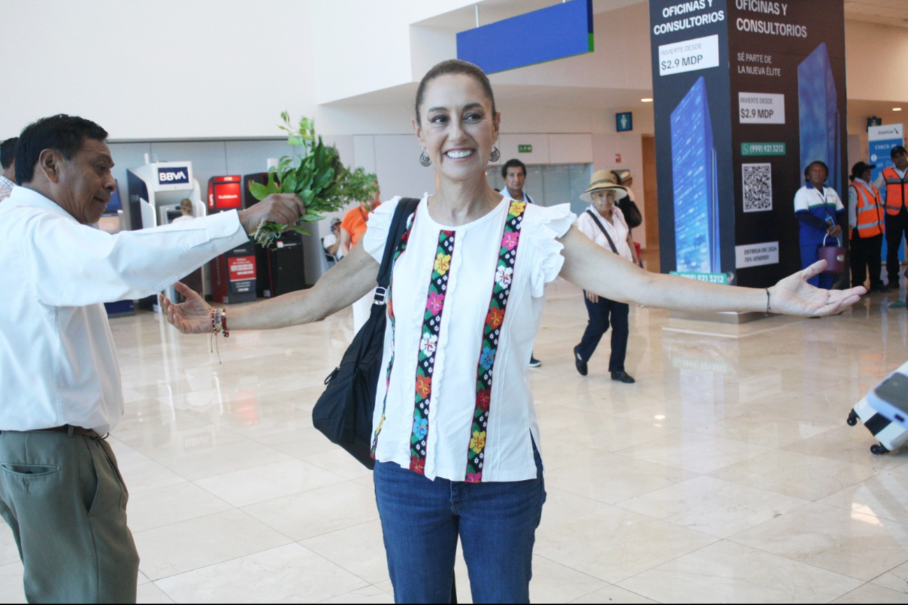Despiden a Claudia Sheinbaum con una limpia   ancestral en el aeropuerto de Mérida