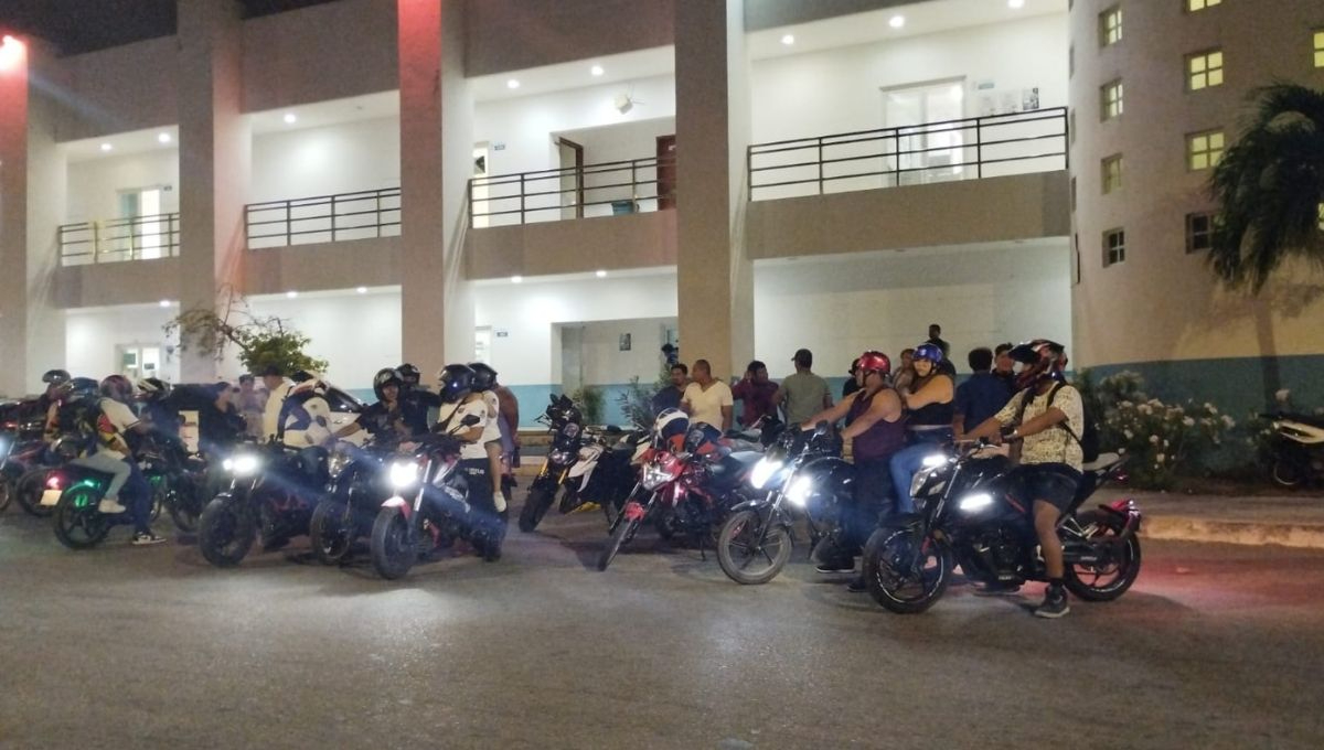 Desarrollan protesta en las afueras de la FGE por la muerte de 2 motociclistas en Playa del Carmen