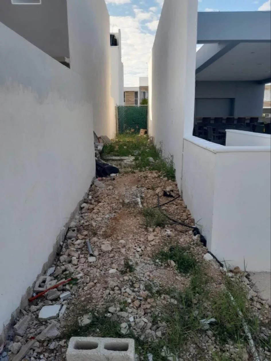 Vecinos denuncian habitaciones mal construidas, fugas de agua y enseñan pruebas documentadas Vecinos denuncian habitaciones mal construidas, fugas de agua y enseñan pruebas documentadas