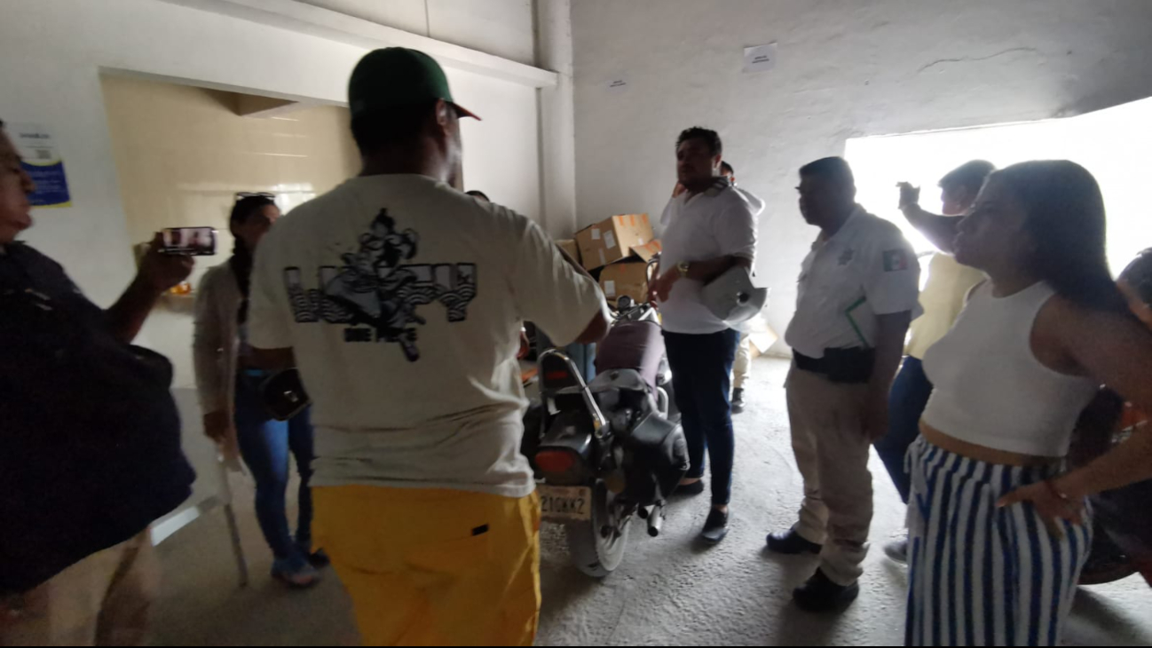 Mujeres en Ciudad del Carmen acusan de robo a empleados de una paquetería