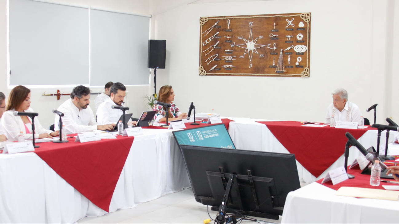 Andrés Manuel López Obrador junto a Mara Lezama Andrés Manuel López Obrador junto a Mara Lezama