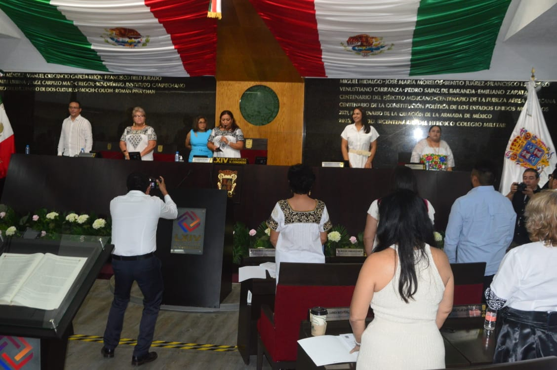 Briceida Cuevas Cob pronuncia un discurso al aceptar su reconocimiento Briceida Cuevas Cob pronuncia un discurso al aceptar su reconocimiento