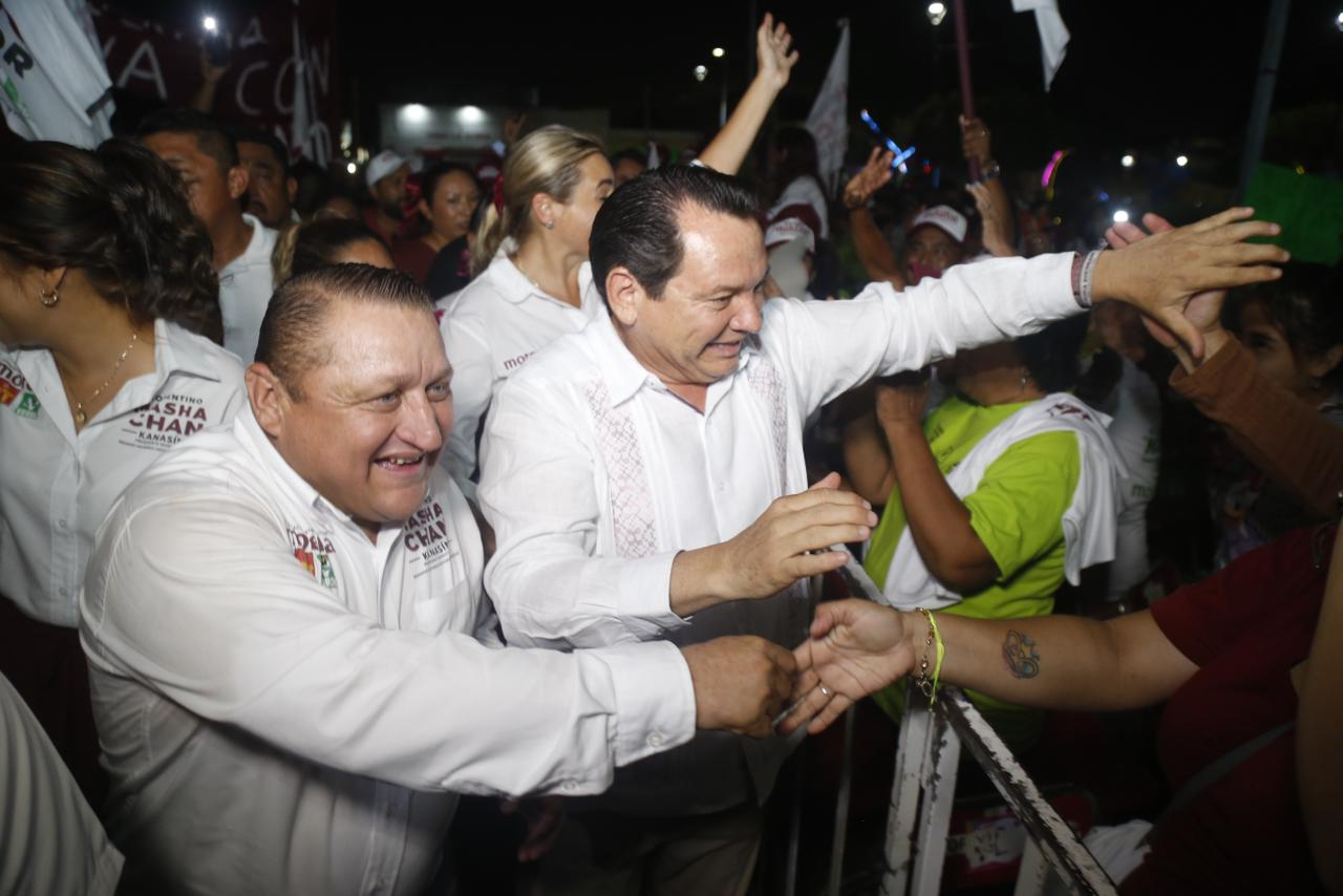 Joaquín Díaz Mena convive con simpatizantes en Kanasín Joaquín Díaz Mena convive con simpatizantes en Kanasín