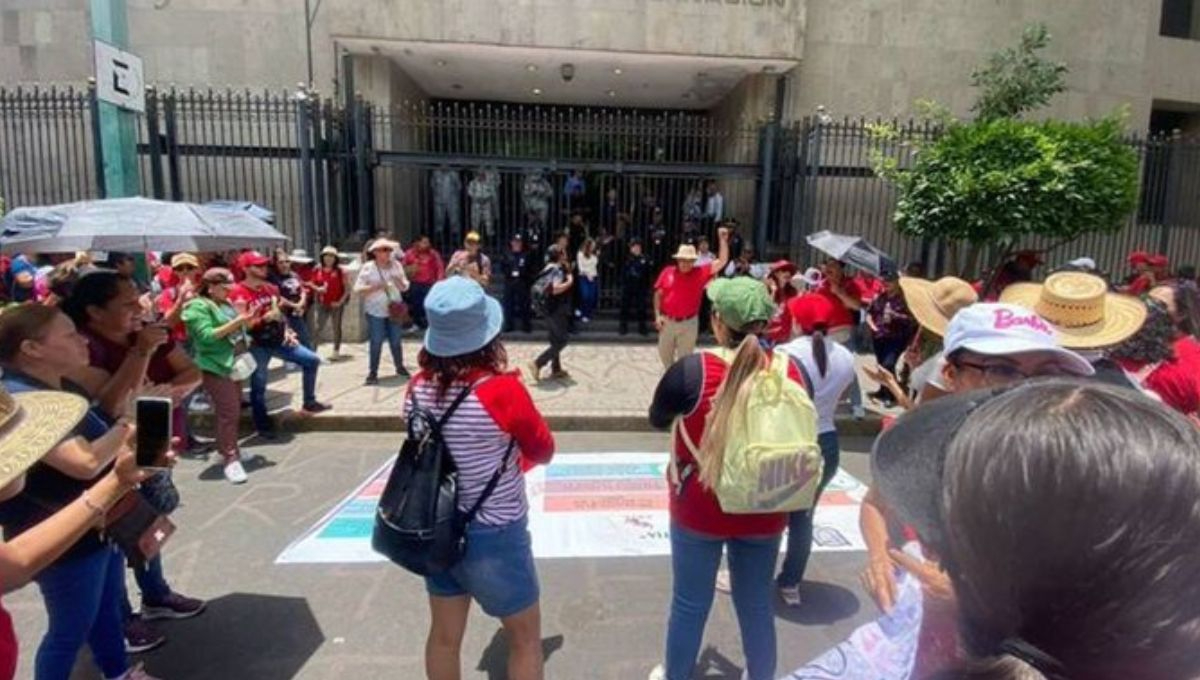 CNTE reorganiza su plantón en el Zócalo para el cierre de campaña de Claudia Sheinbaum
