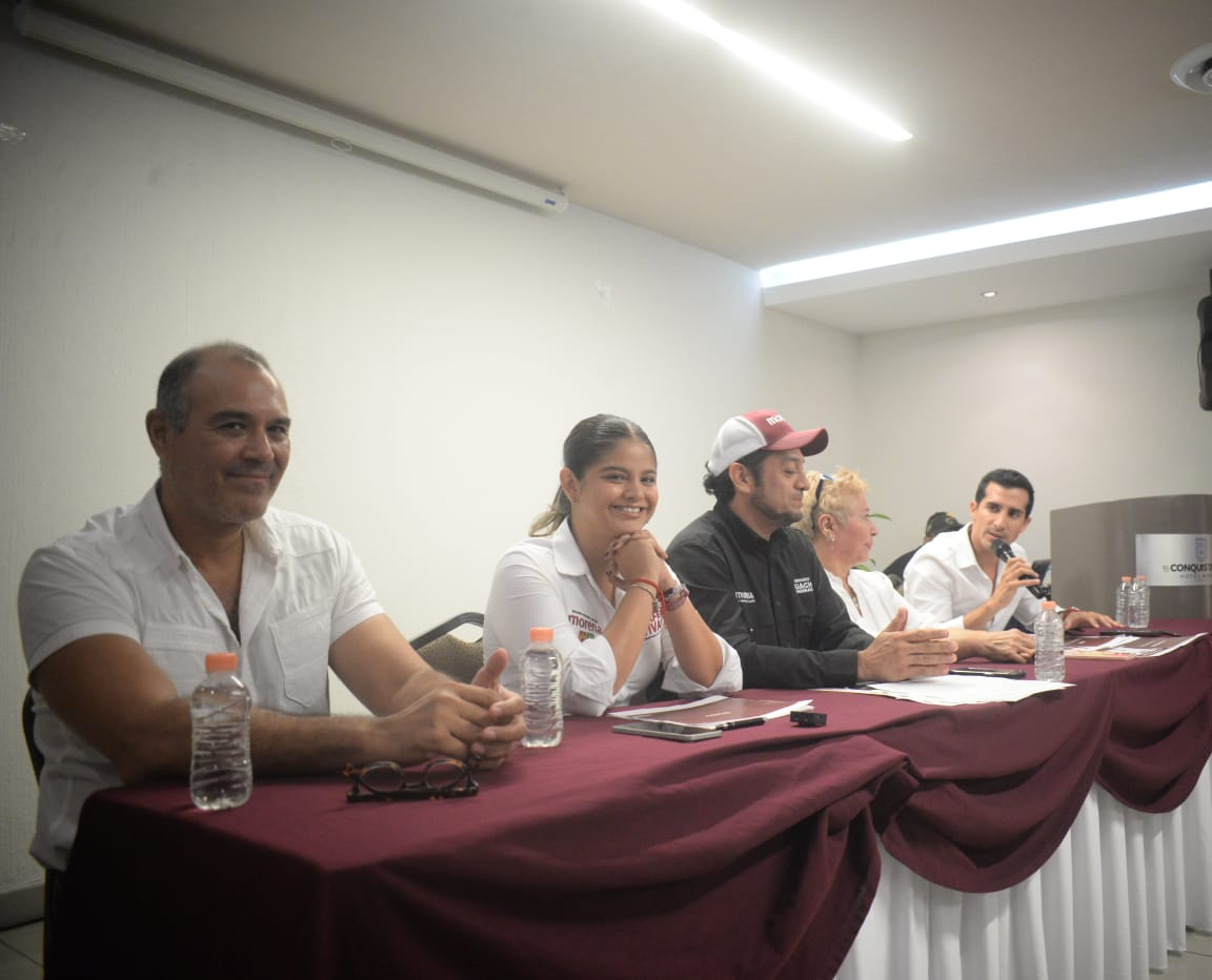 Omar Pérez Avilés, Tina Tuyub y Rommel Pacheco en la conferencia Omar Pérez Avilés, Tina Tuyub y Rommel Pacheco en la conferencia
