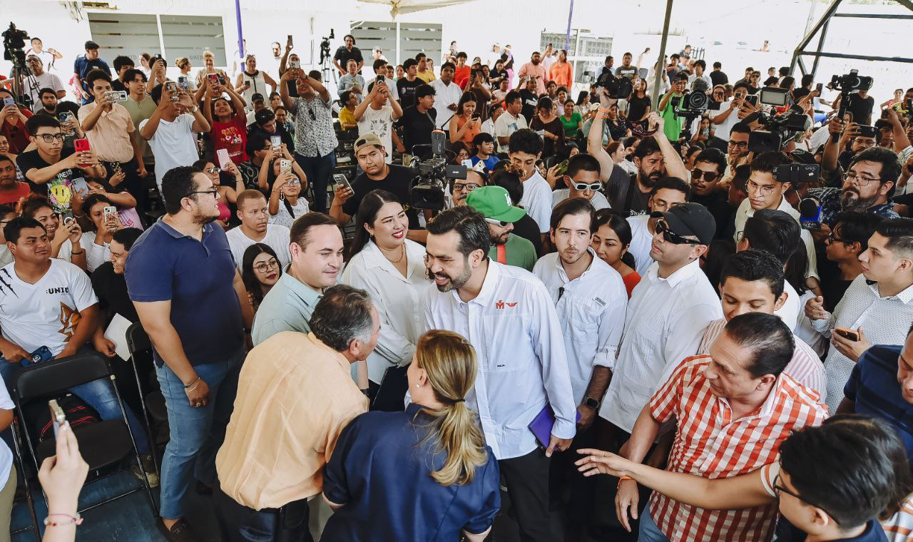 Personal de seguridad golpeó e insultó a comunicadores durante un evento en Chetumal Personal de seguridad golpeó e insultó a comunicadores durante un evento en Chetumal
