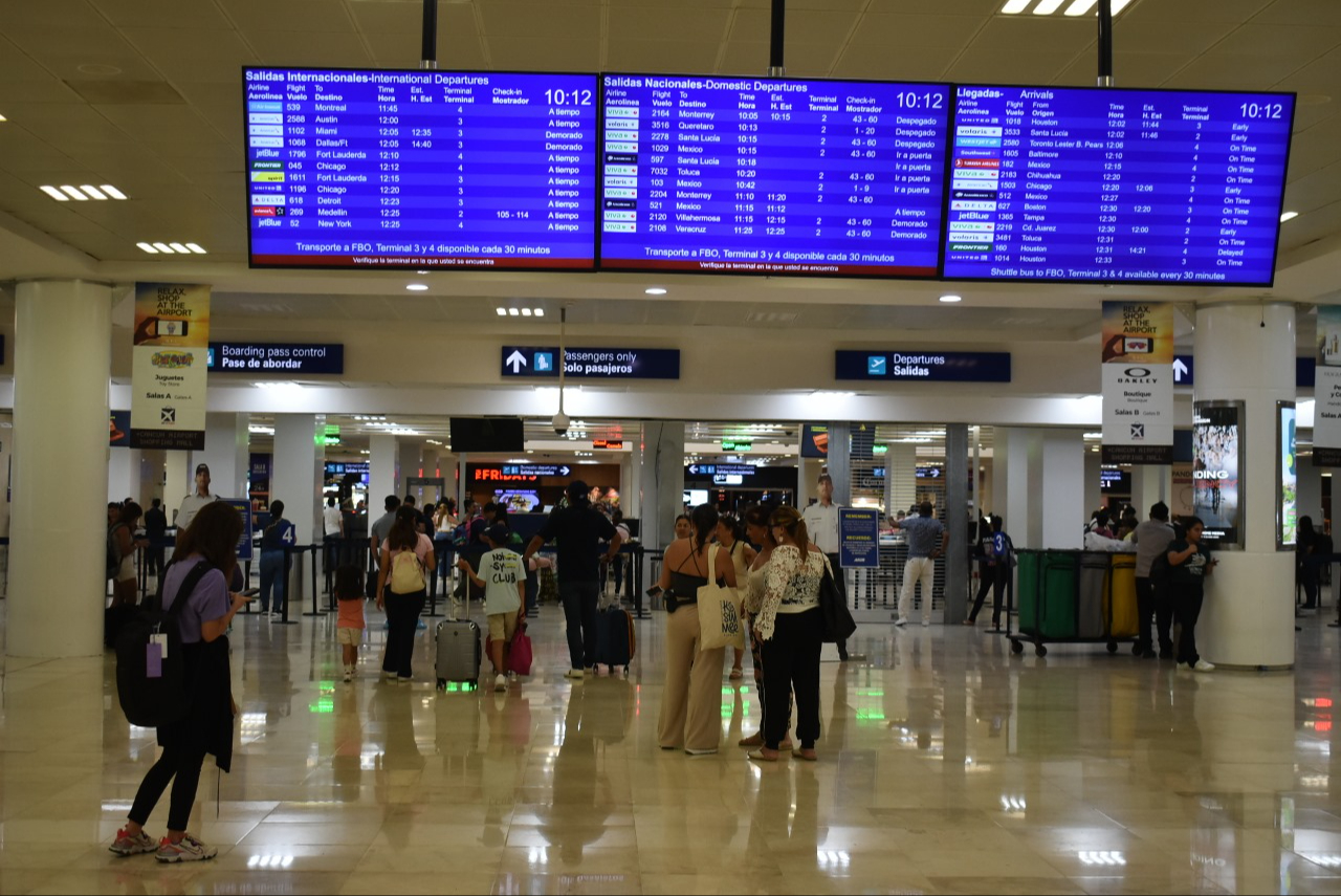 Pese a ser el día con más operaciones, se mantiene la gran movilidad de pasajeros Pese a ser el día con más operaciones, se mantiene la gran movilidad de pasajeros