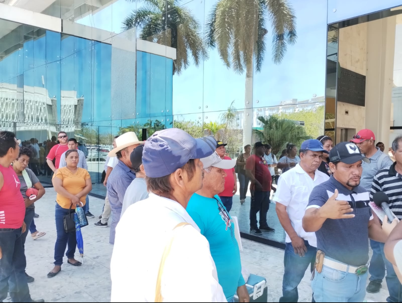 Demandan la construcción de la carretera y el camino de sacacosechas Demandan la construcción de la carretera y el camino de sacacosechas