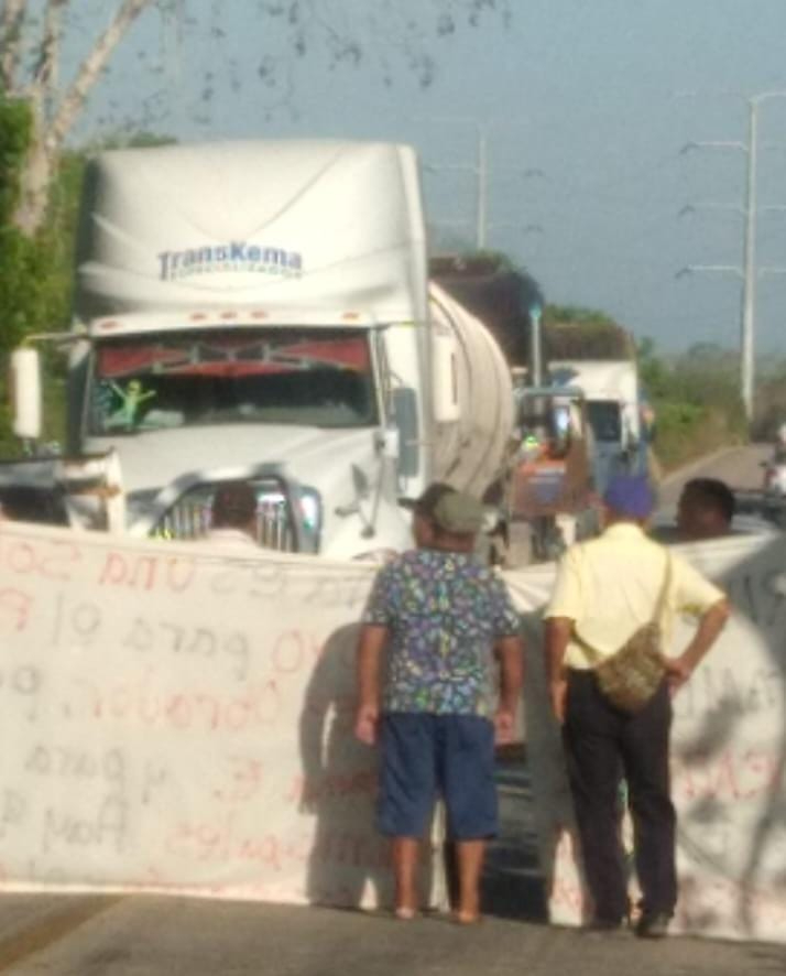 Ejidatarios de Dzula se han unido al bloqueo Ejidatarios de Dzula se han unido al bloqueo