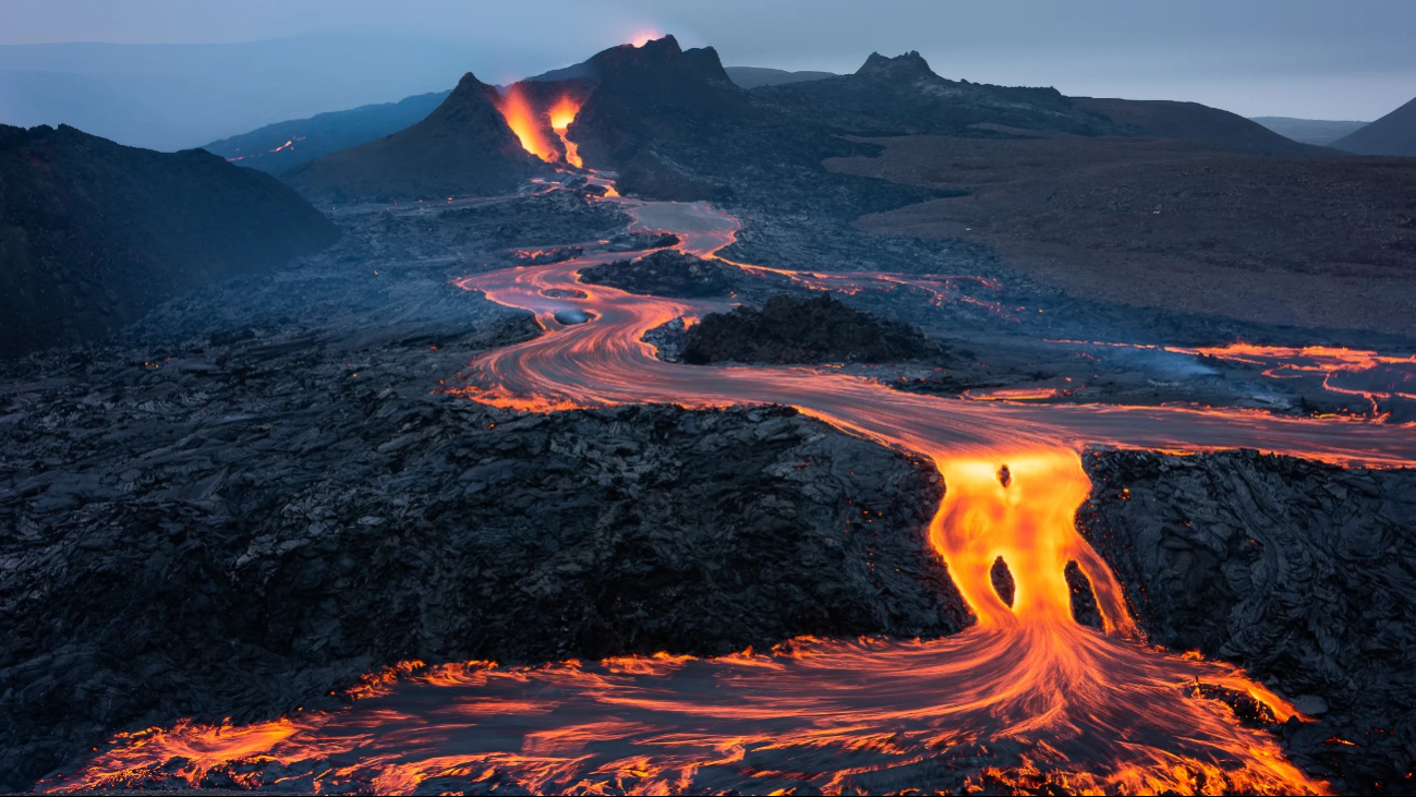 Declaran alerta máxima en Islandia por erupciones volcánicas