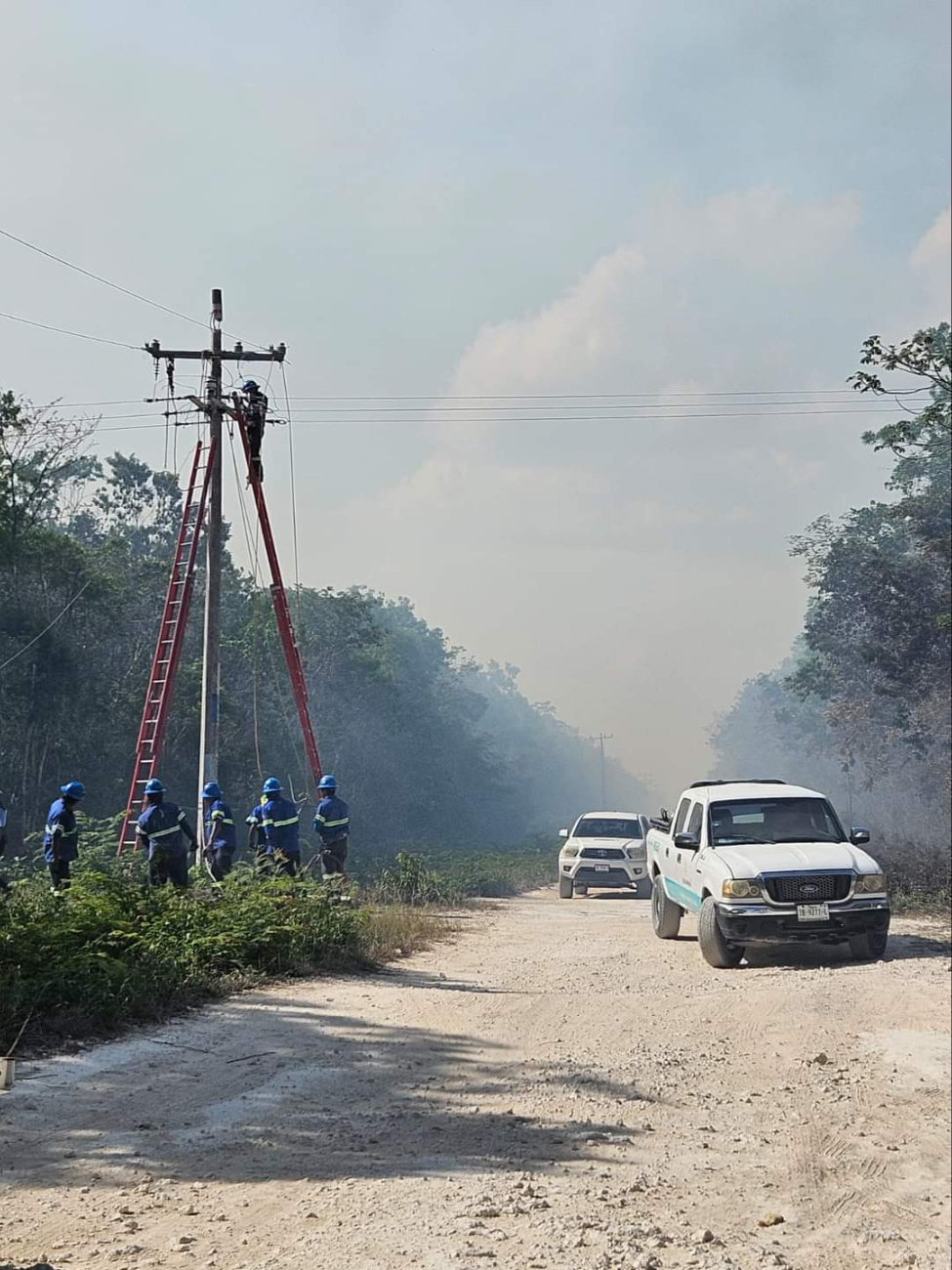 Fue hasta la tarde de ayer cuando se logró controlar y comenzó la reparación Fue hasta la tarde de ayer cuando se logró controlar y comenzó la reparación