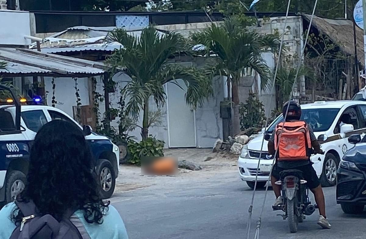 Hombres armados disparan al aire y abandonan una cabeza humana en Puerto Morelos