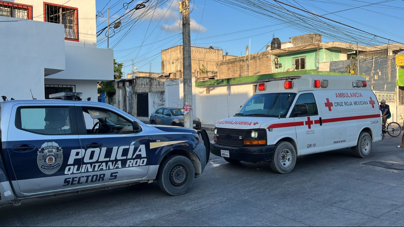 Agentes policiacos y de emergencias acudieron a la escena del crimen Agentes policiacos y de emergencias acudieron a la escena del crimen
