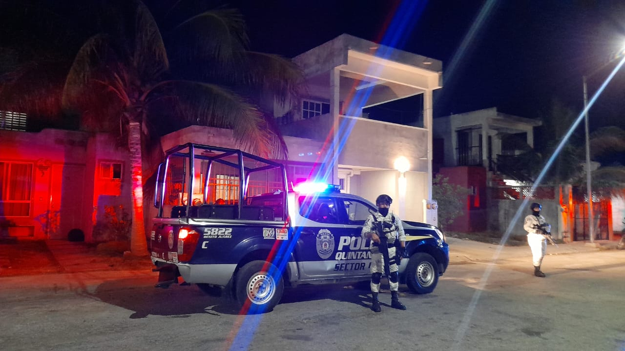Autoridades reúnen pruebas en el área Autoridades reúnen pruebas en el área