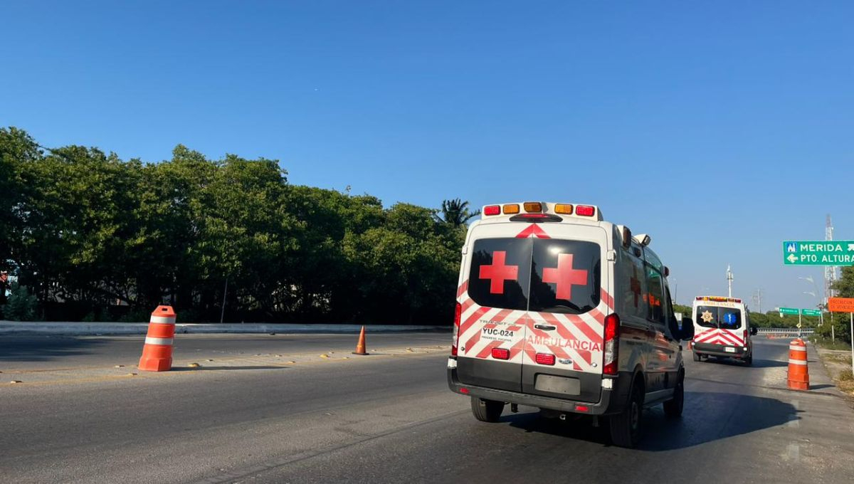 Elementos de rescate acudieron en auxilio de los motociclistas
