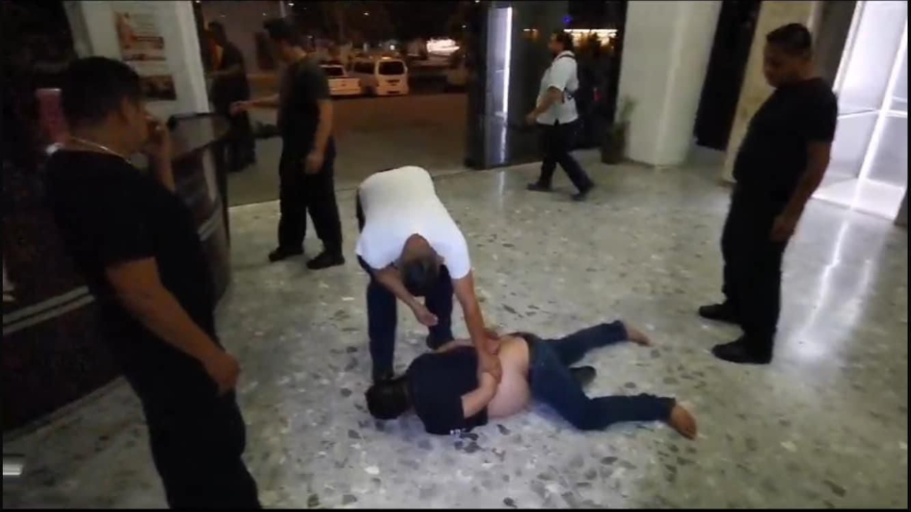 Ebrio causa destrozos en el Palacio de Gobierno de Campeche 